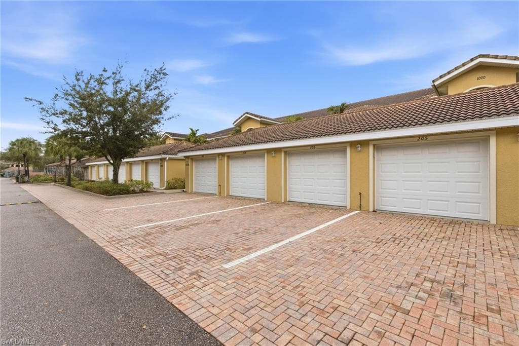 1070 Winding Pines CIR 105 CAPE CORAL, FL 33909