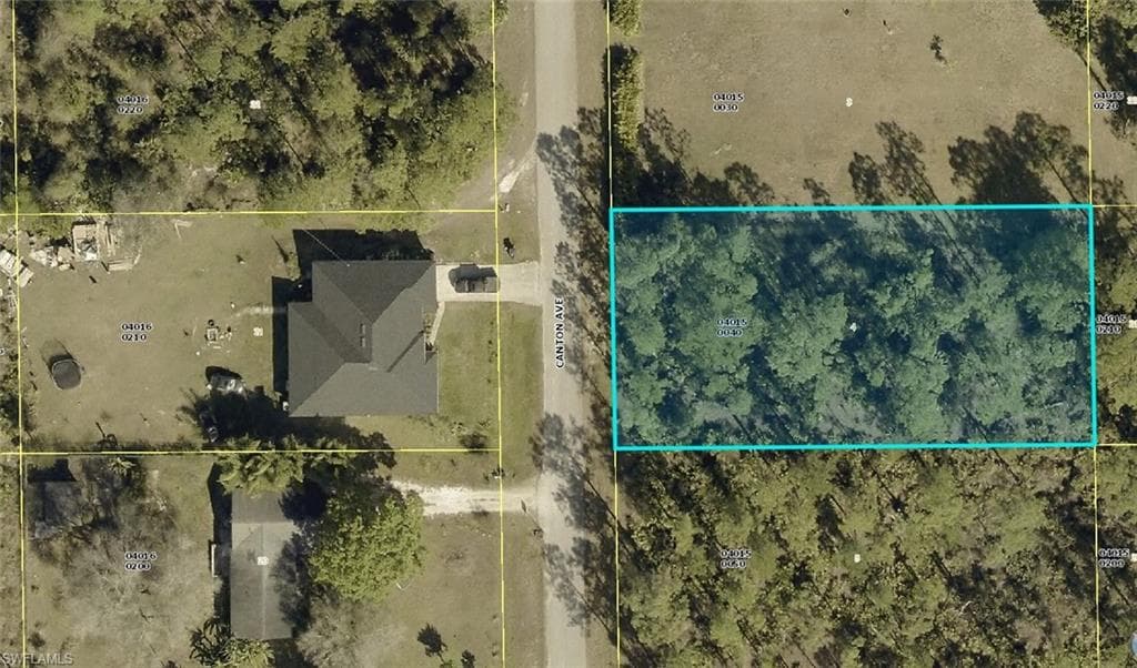 916 Canton AVE LEHIGH ACRES, FL 33972