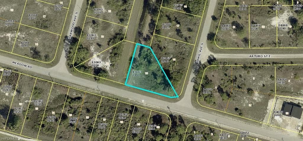 3057 Meadow RD LEHIGH ACRES, FL 33974