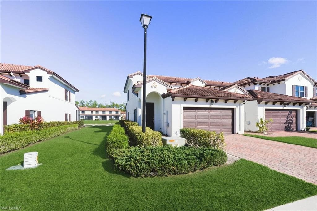 7770 BRISTOL CIR NAPLES, FL 34120