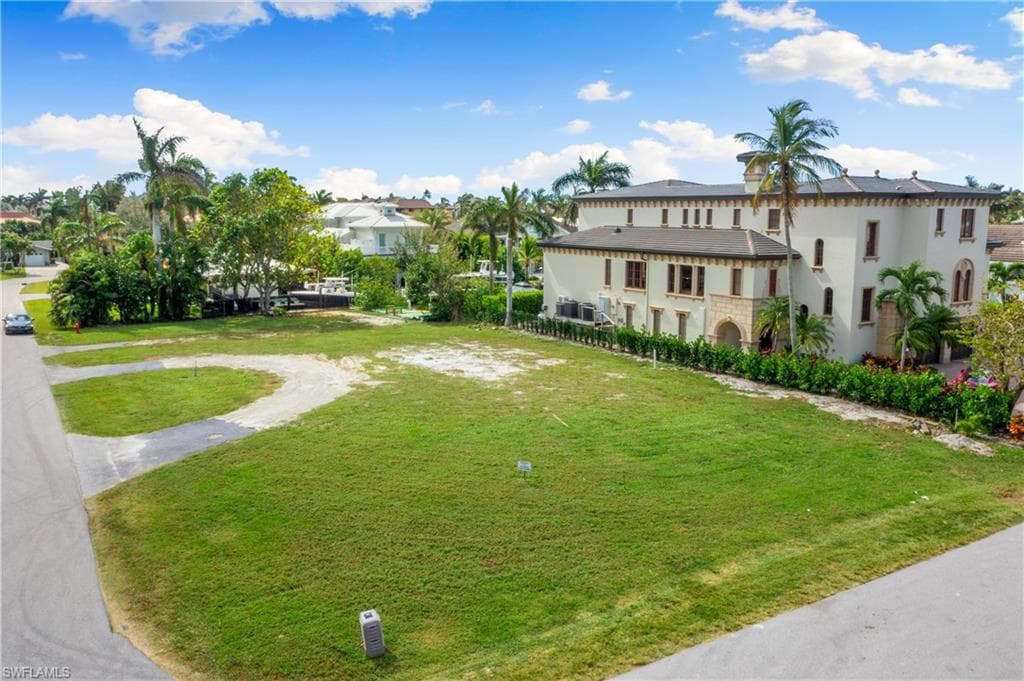 1585 Pelican AVE NAPLES, FL 34102