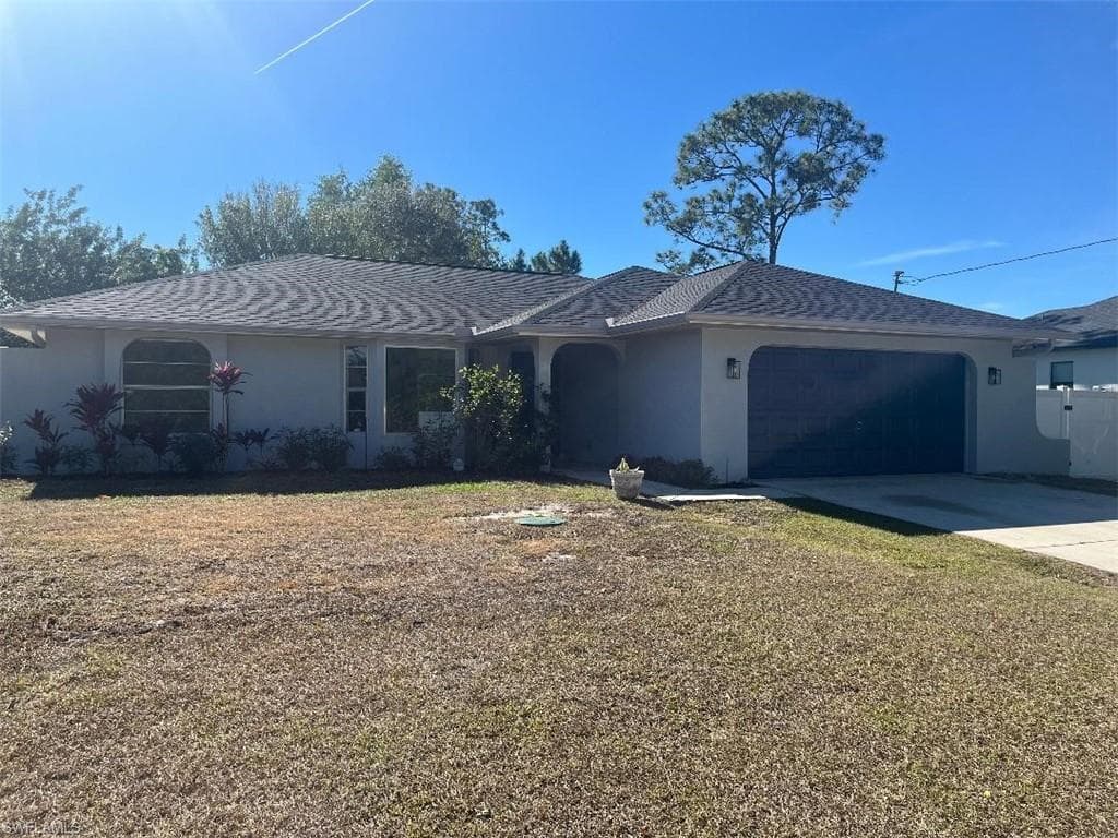 2504 E 10th ST LEHIGH ACRES, FL 33936