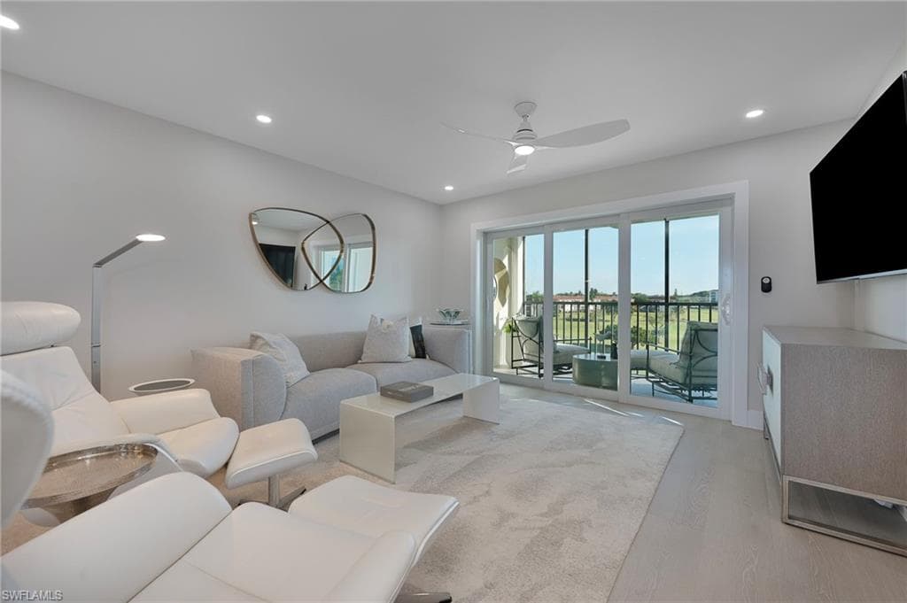 57 High Point CIR W 405 NAPLES, FL 34103