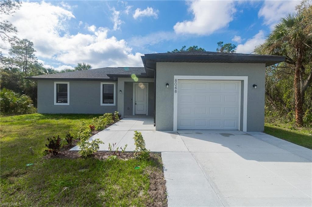8048 Sherwood CIR LABELLE, FL 33935