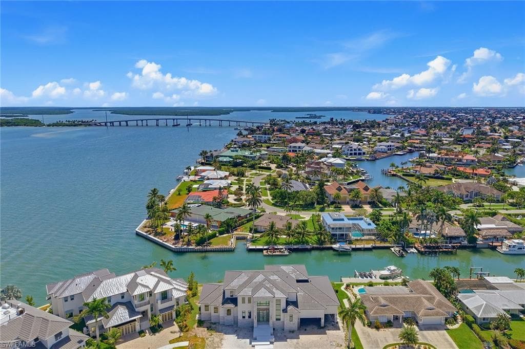 975 Sundrop CT MARCO ISLAND, FL 34145