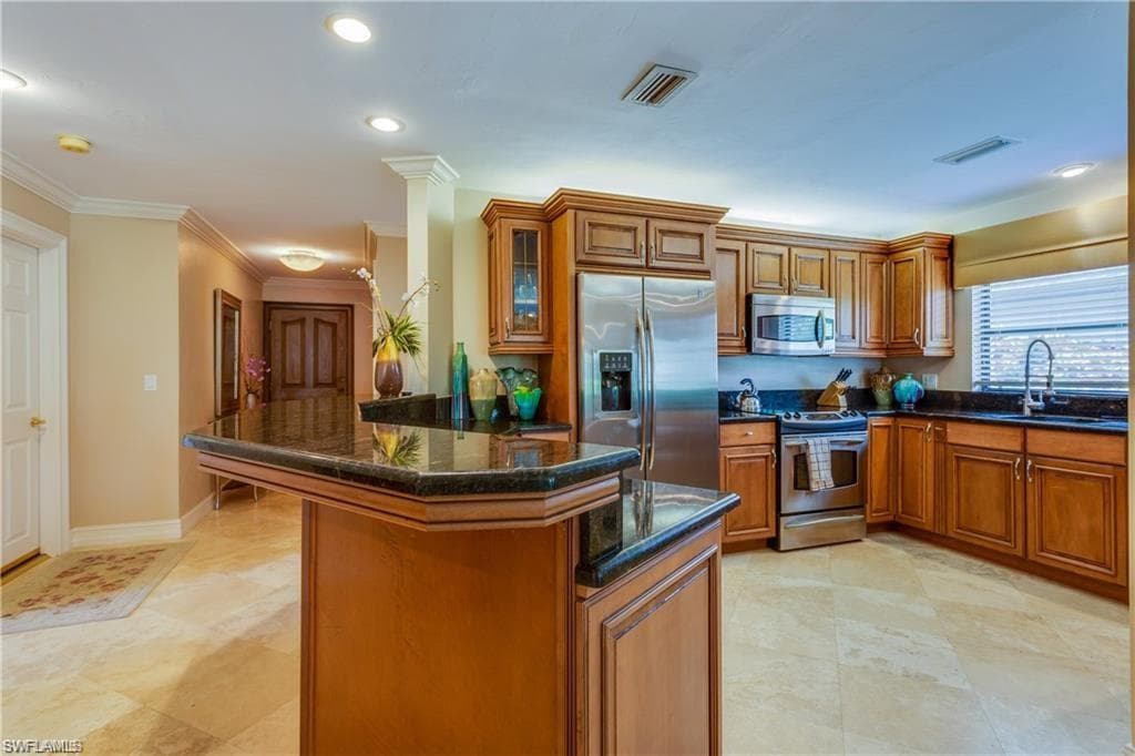 630 95th AVE N S NAPLES, FL 34108