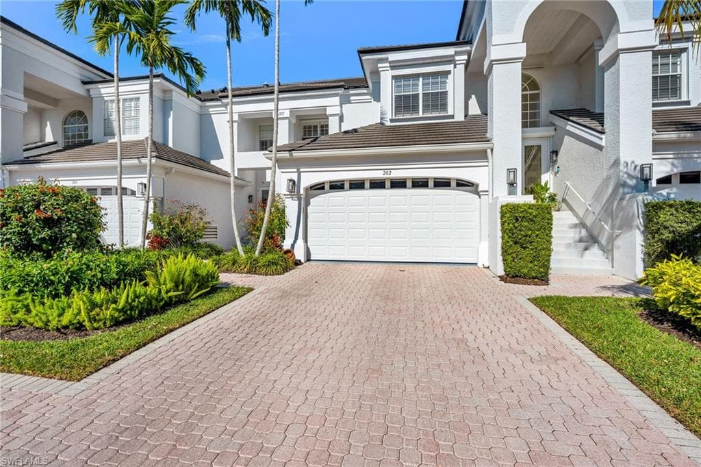 1717 Gulfstar DR S 202 NAPLES, FL 34112