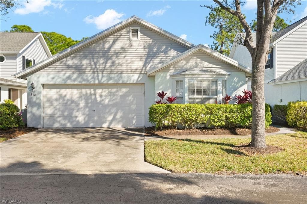 3141 Carriage CIR NAPLES, FL 34105
