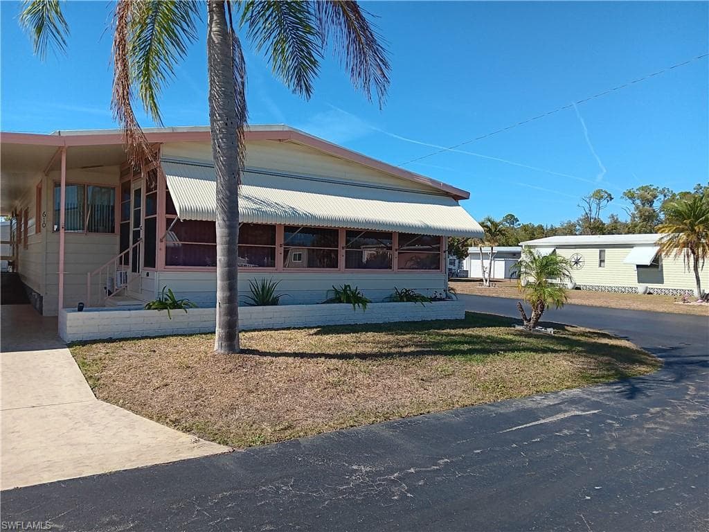 610 Friendly PL NORTH FORT MYERS, FL 33917