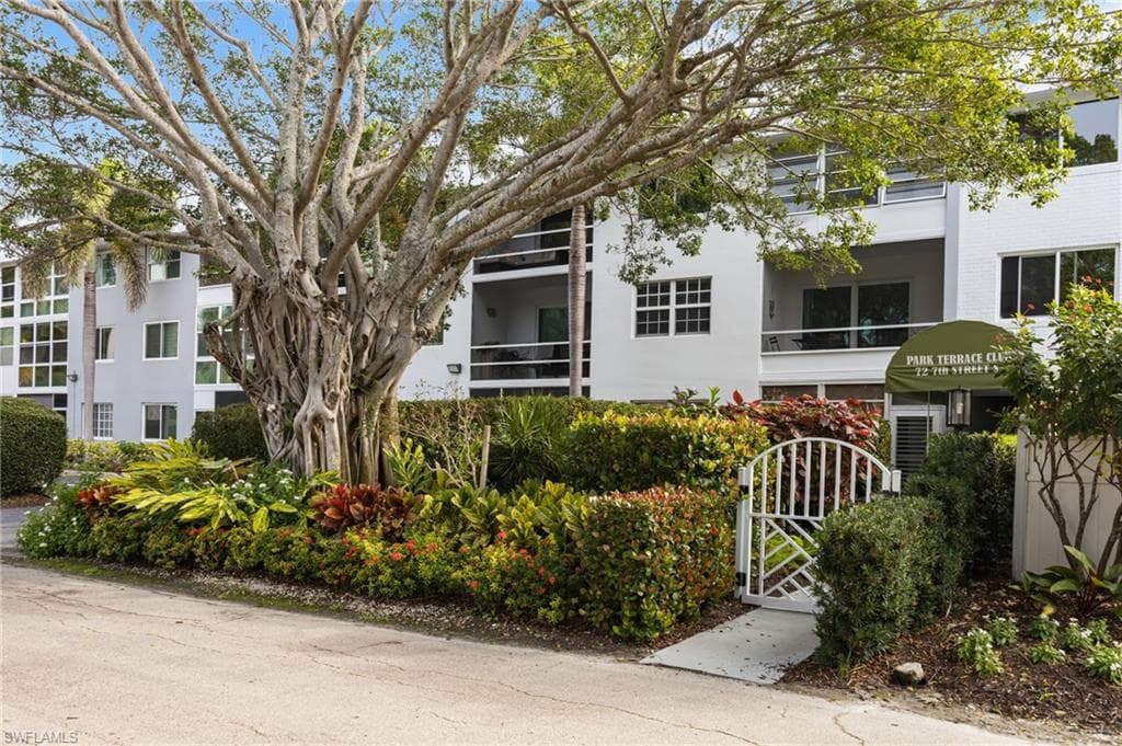 72 7th ST S 206 NAPLES, FL 34102