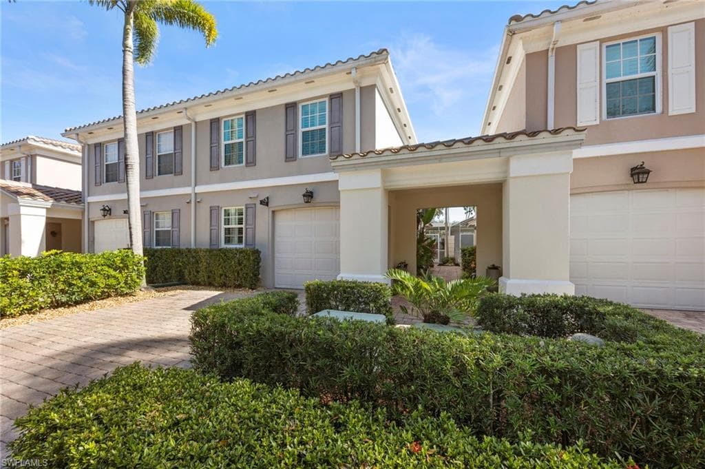 5561 Cove CIR NAPLES, FL 34119