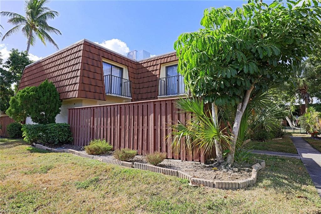 5219 Cedarbend DR 4 FORT MYERS, FL 33919