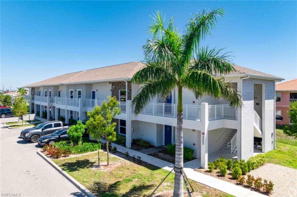 3303 SW 8th PL 201 CAPE CORAL, FL 33914