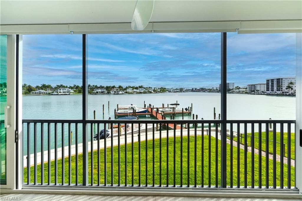 222 Harbour DR 218 NAPLES, FL 34103
