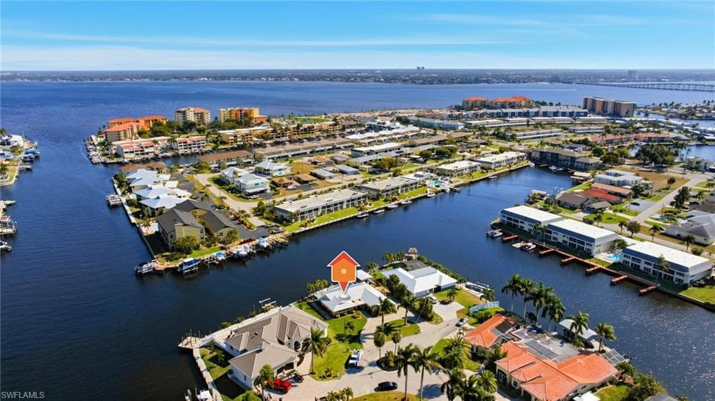 1755 SE 40th TER CAPE CORAL, FL 33904