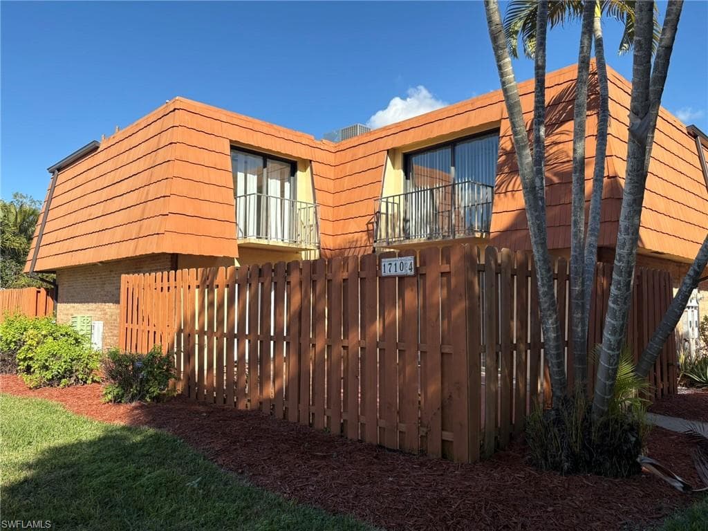1710 Park Meadows DR FORT MYERS, FL 33907