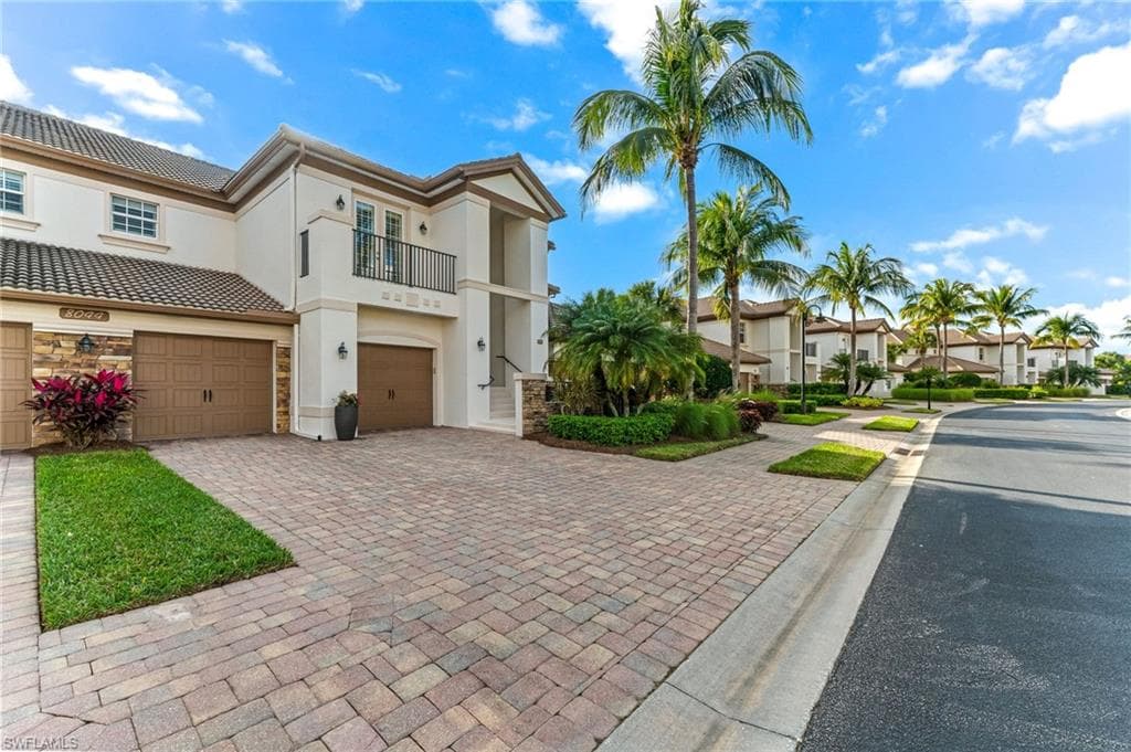 8044 Players Cove DR 202 NAPLES, FL 34113