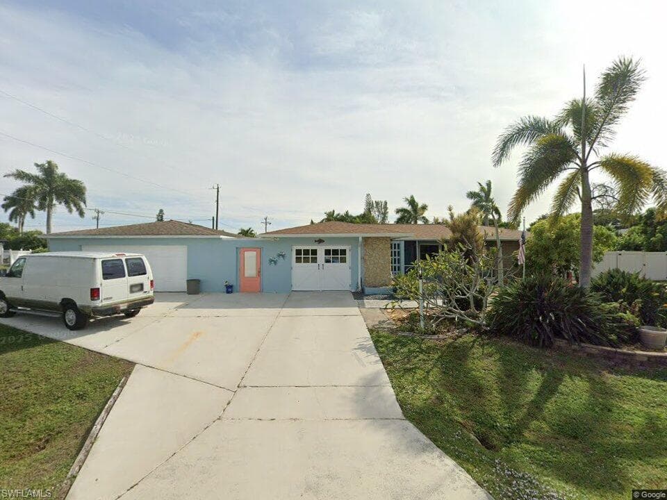 864 41st ST CAPE CORAL, FL 33904