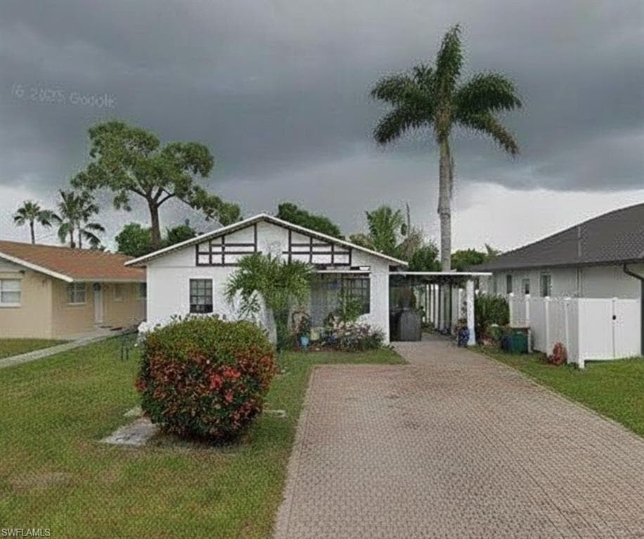 641 105th AVE N NAPLES, FL 34108