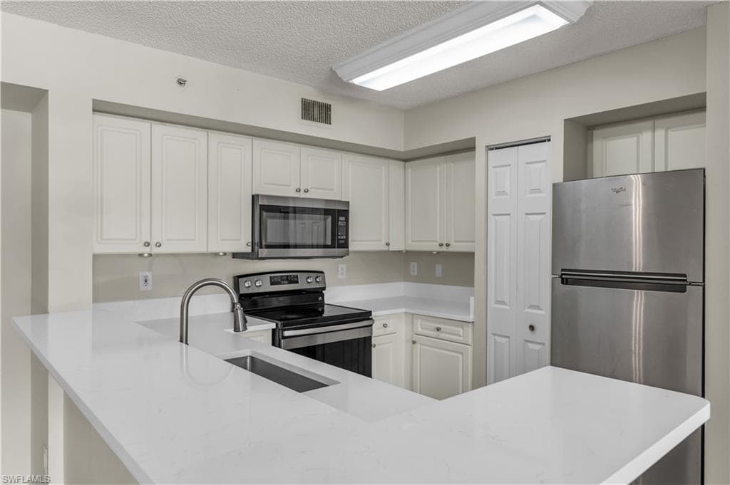 1230 Wildwood Lakes BLVD 105 NAPLES, FL 34104