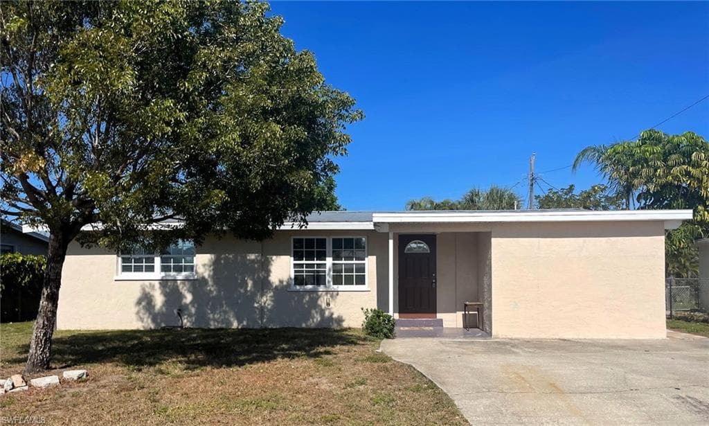 2173 Barry DR FORT MYERS, FL 33907