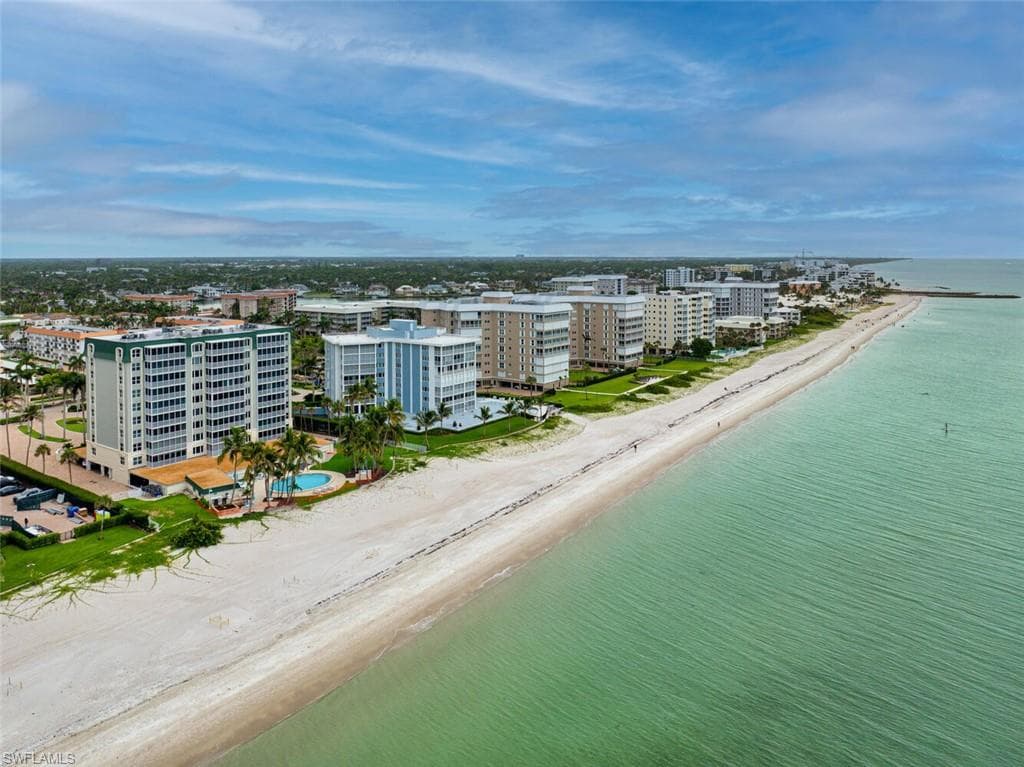 3003 Gulf Shore BLVD N 404 NAPLES, FL 34103