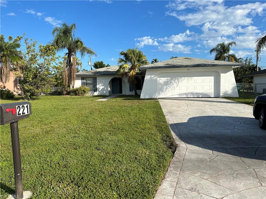 221 SW 34th TER CAPE CORAL, FL 33914
