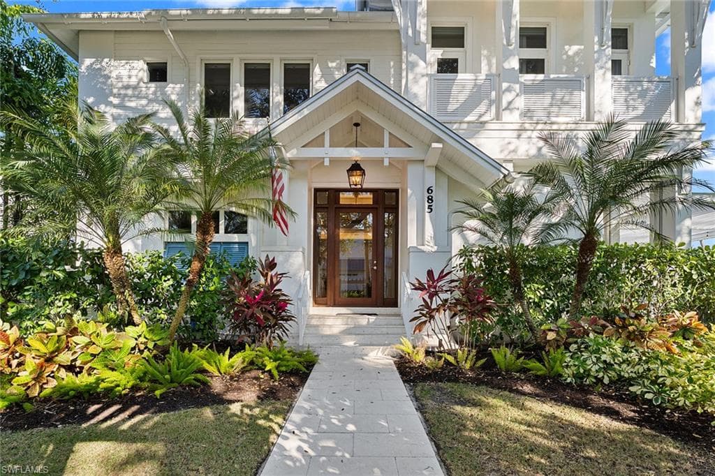685 2nd ST S NAPLES, FL 34102