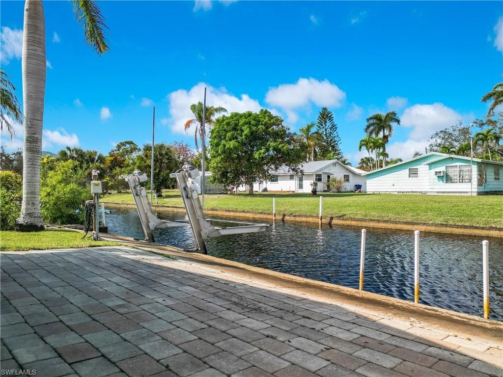 27571 Tarpon WAY BONITA SPRINGS, FL 34134