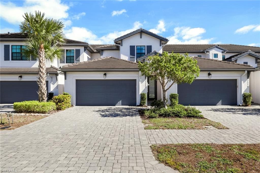 7540 Carnegie WAY NAPLES, FL 34119