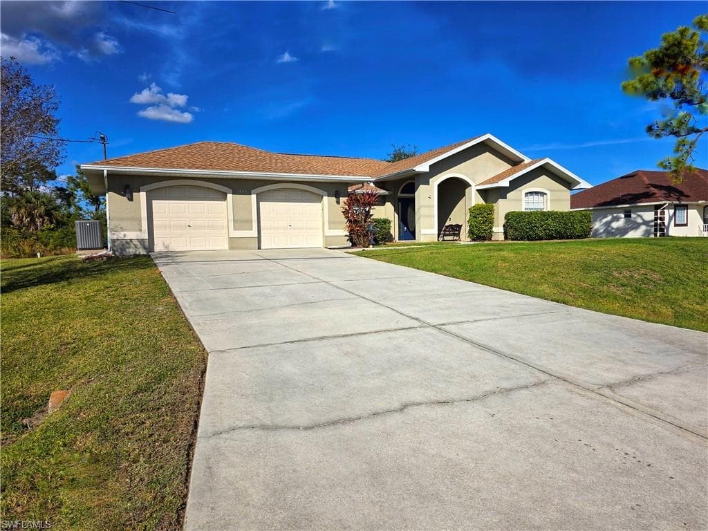 1625 N Gator CIR CAPE CORAL, FL 33909