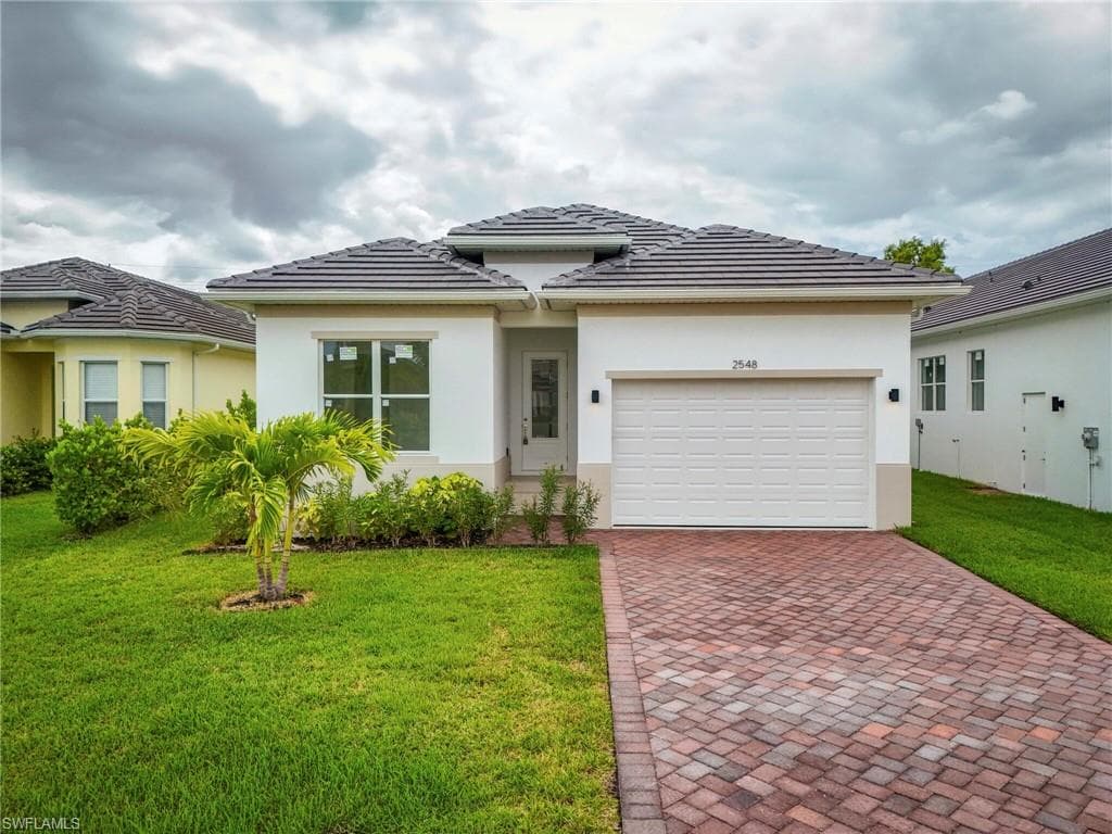 2548 Linda DR NAPLES, FL 34112