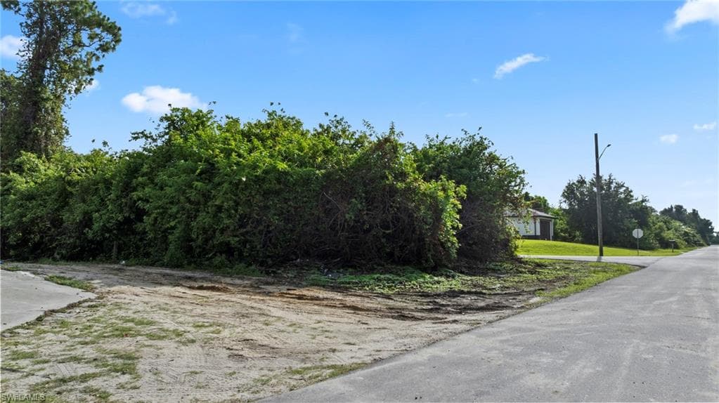 5220 2nd ST W LEHIGH ACRES, FL 33971