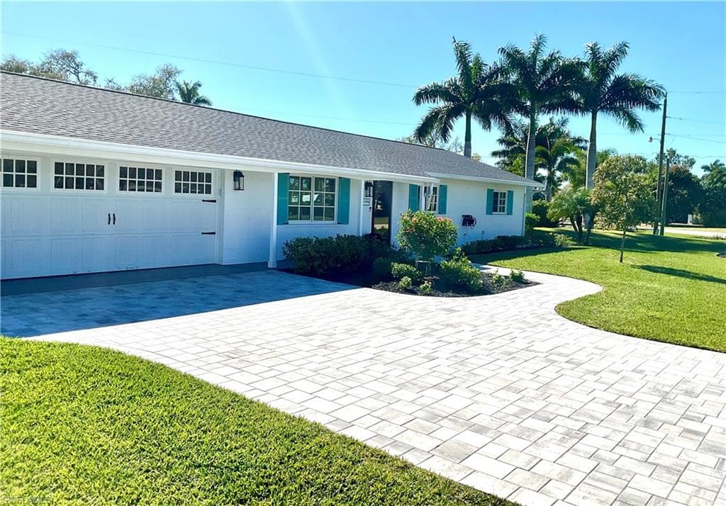 1086 N Town And River DR FORT MYERS, FL 33919