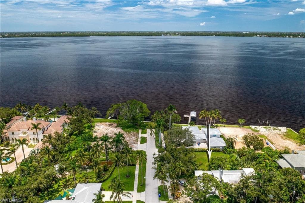 1223 Coconut DR FORT MYERS, FL 33901