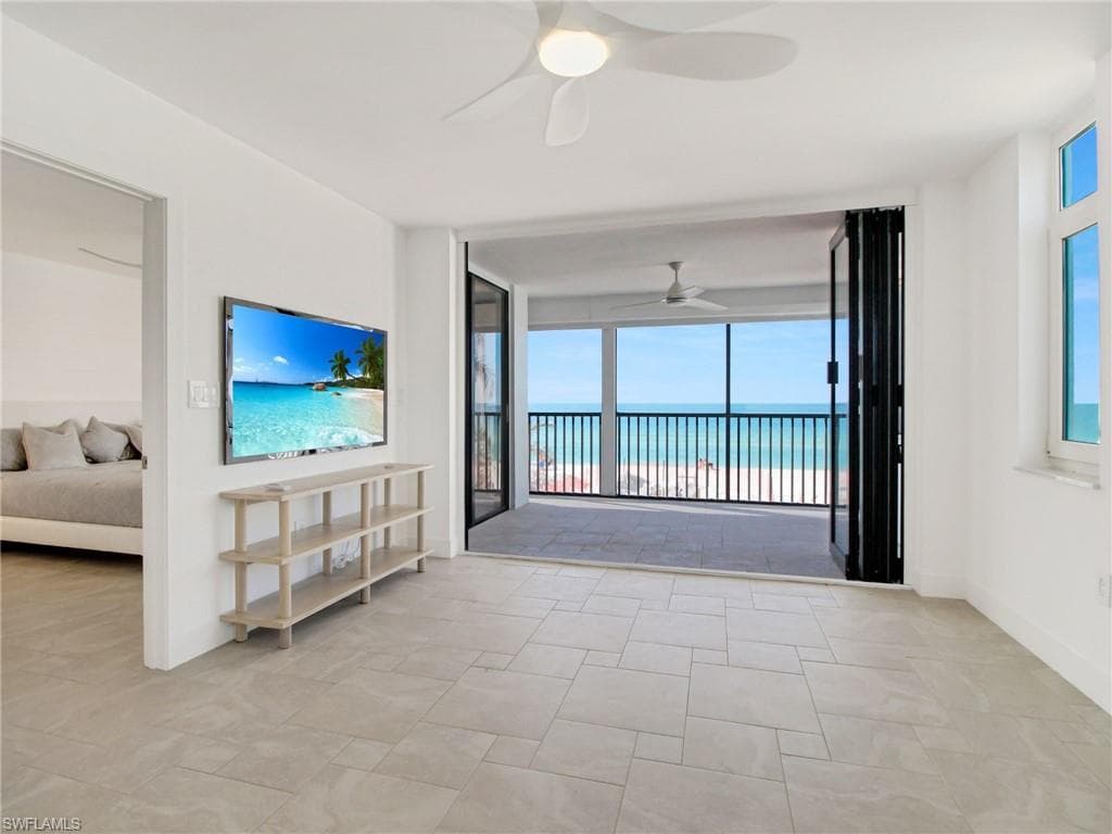 9415 Gulf Shore DR 102 NAPLES, FL 34108