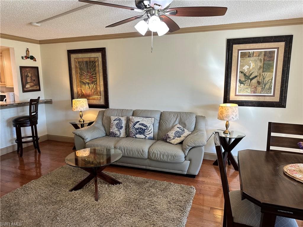 190 Turtle Lake CT 202 NAPLES, FL 34105