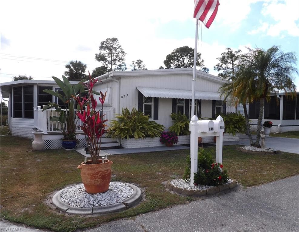838 Hollyberry CT NORTH FORT MYERS, FL 33917