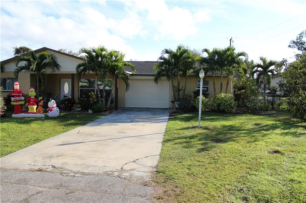 679 Canal DR NORTH FORT MYERS, FL 33903
