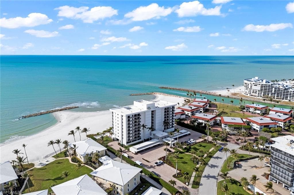 2171 Gulf Shore BLVD N 204 NAPLES, FL 34102