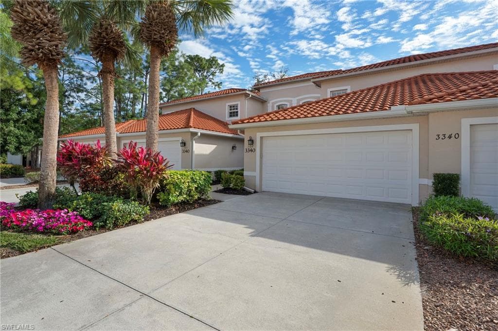 3340 Grand Cypress DR 102 NAPLES, FL 34119