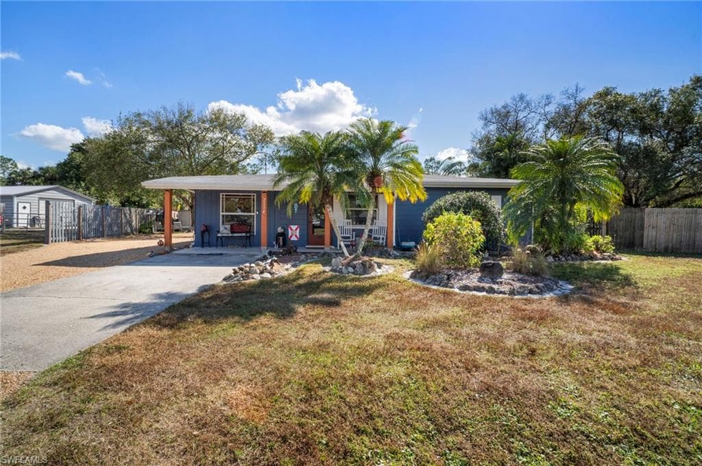 2114 Gardenia CIR NORTH FORT MYERS, FL 33917