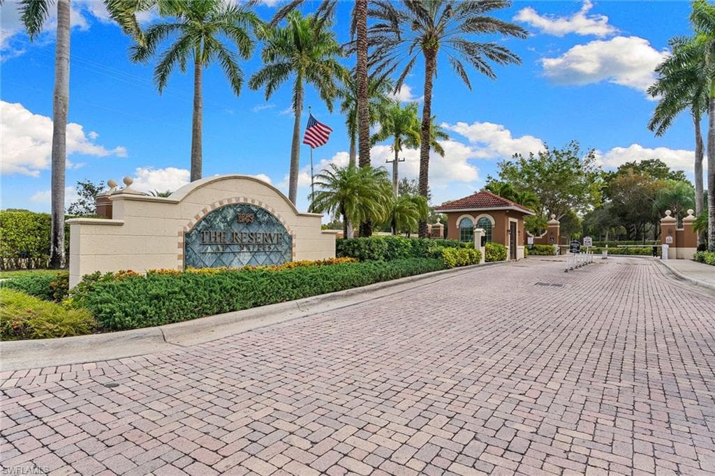 1130 Reserve WAY #206 NAPLES, FL 34105