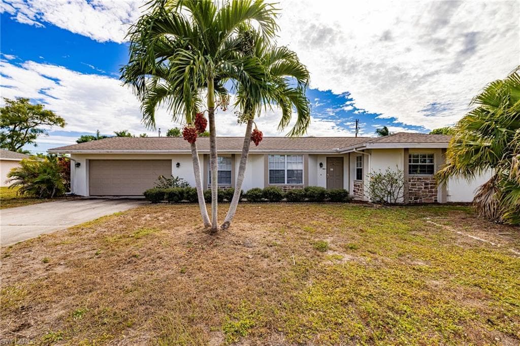 208 SE 43rd TER CAPE CORAL, FL 33904