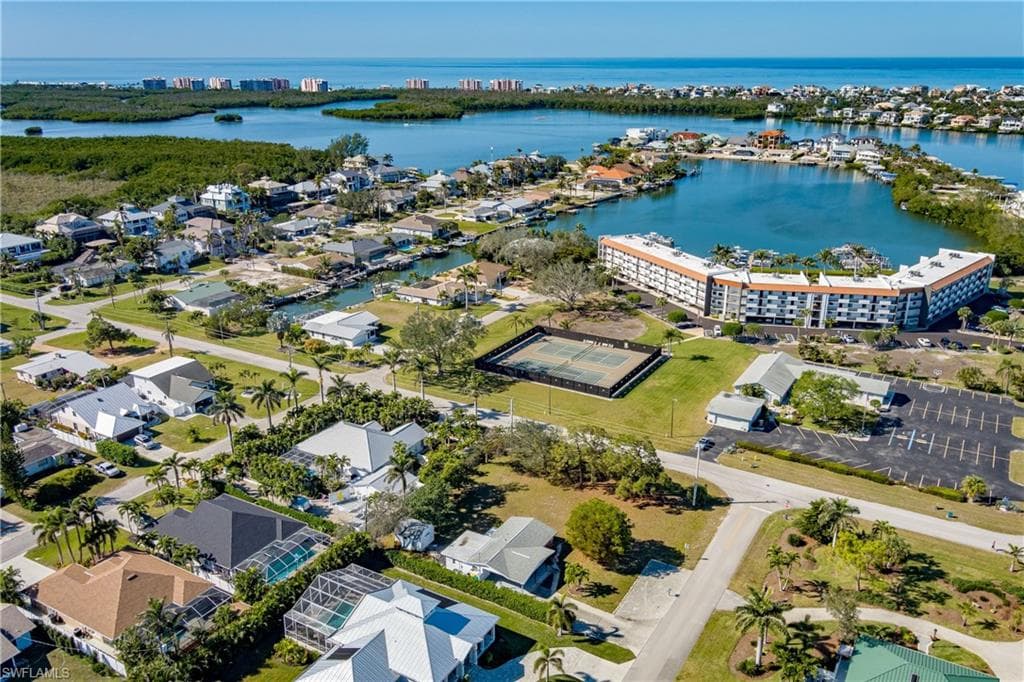 420 West AVE BONITA SPRINGS, FL 34134