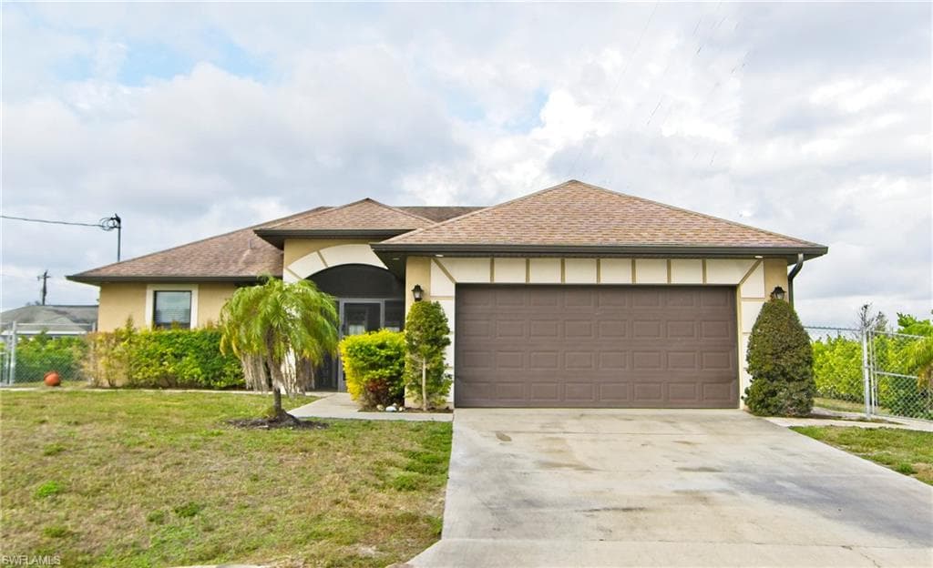 50 Joan AVE S LEHIGH ACRES, FL 33976