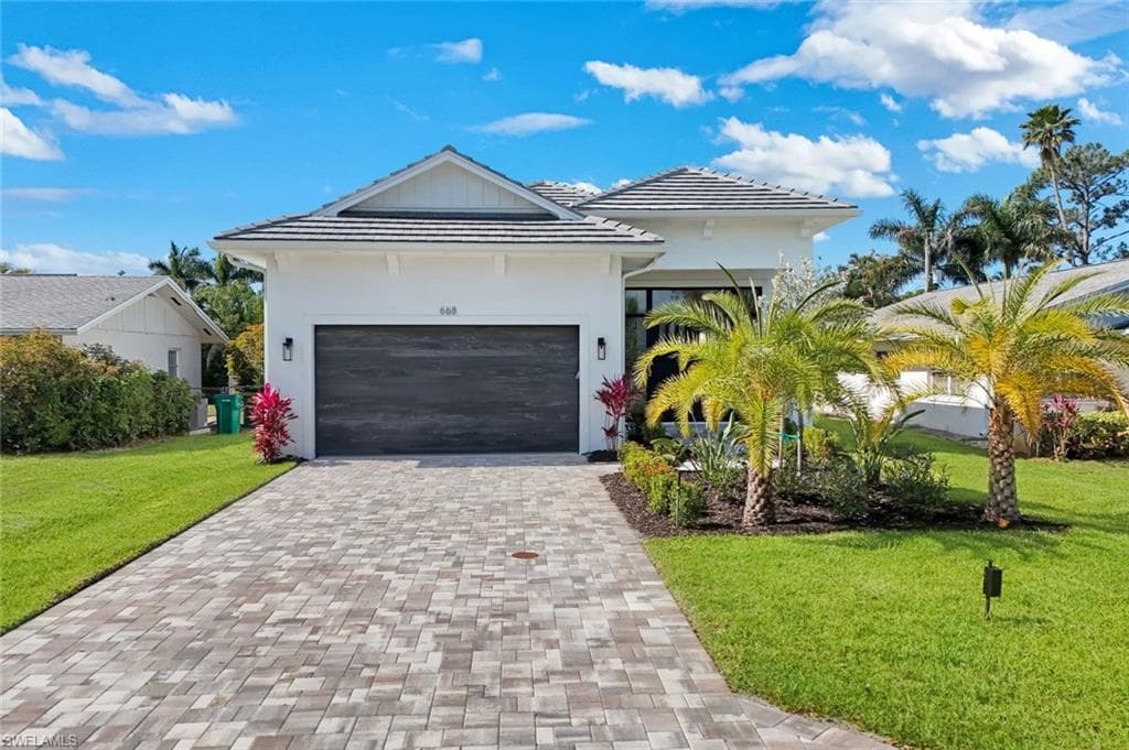 668 93rd AVE N NAPLES, FL 34108