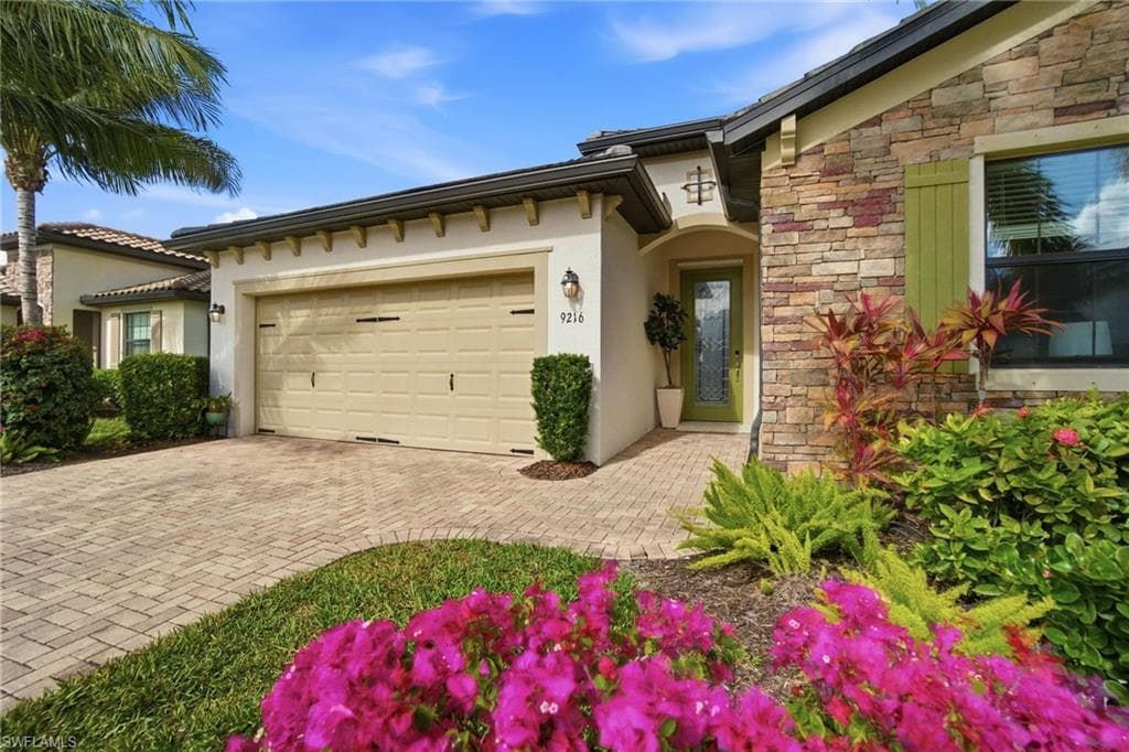 9216 Woodhurst DR NAPLES, FL 34120