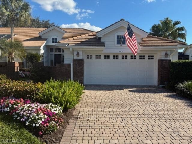 742 Glendevon DR NAPLES, FL 34105