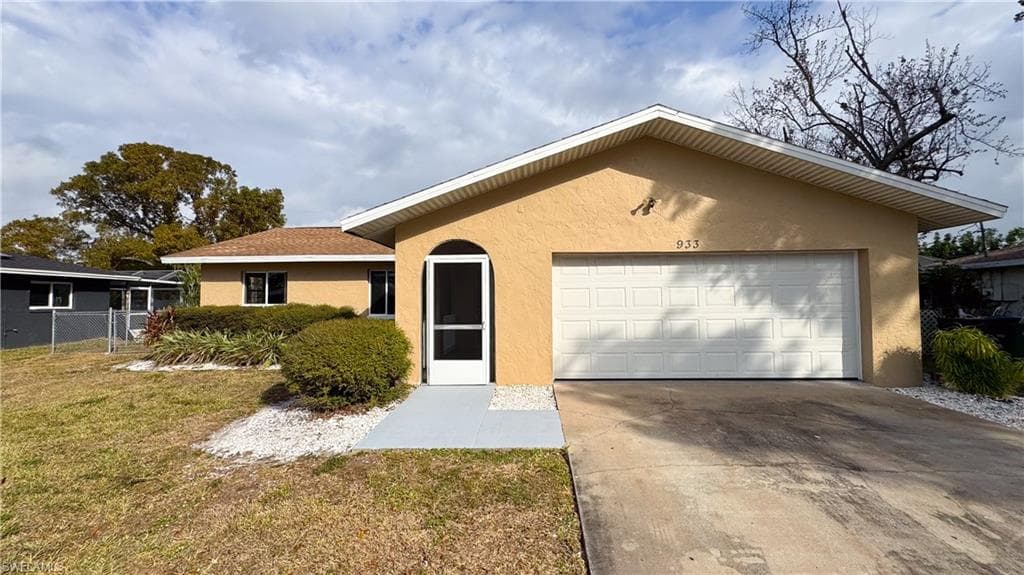 933 SE 26th ST CAPE CORAL, FL 33904